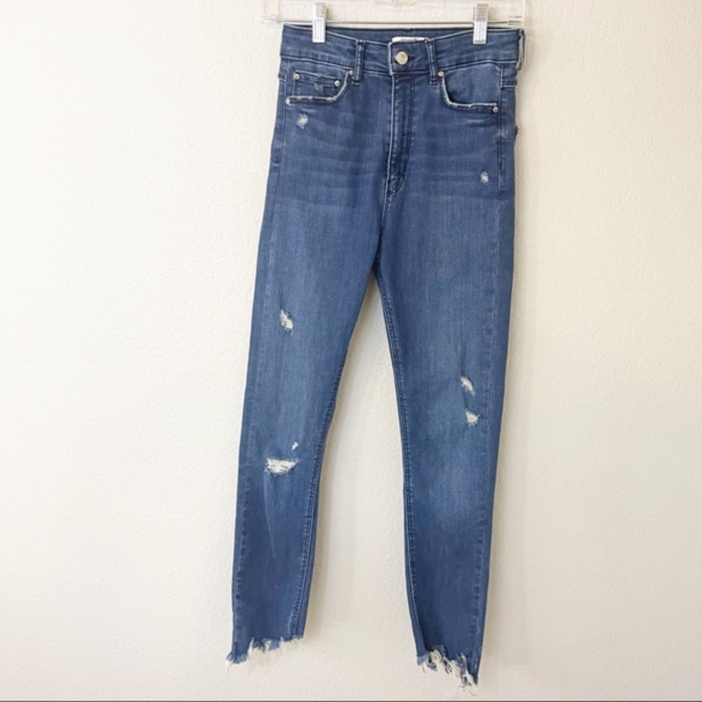 Zara High rise Distressed‎ Jeans size 4